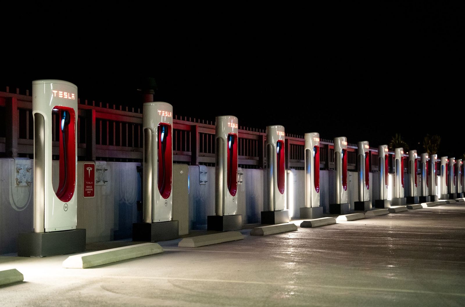 AMP-D180 Ultra Hızlı Şarj İstasyonu 180 kW
